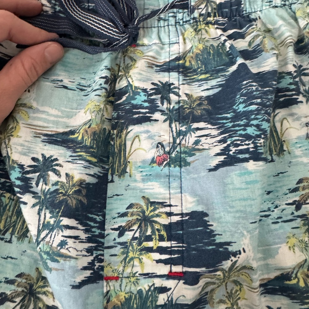 Tommy Bahama Men's Hawaiian Islands Print Cotton Shorts - Picture 3 of 6